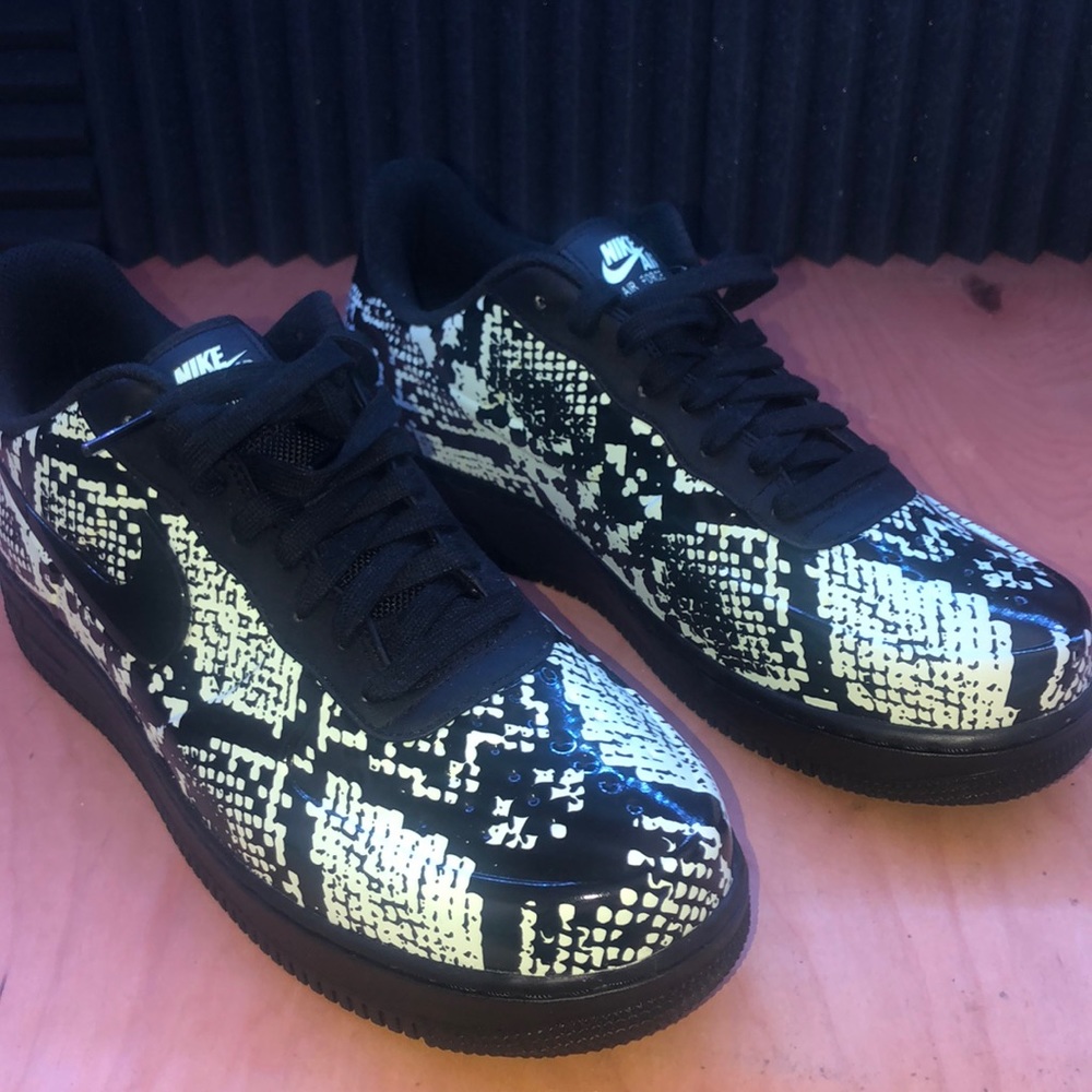 ❌SOLD❌Air Force 1 Foamposite pro“Glow Snakeskin”